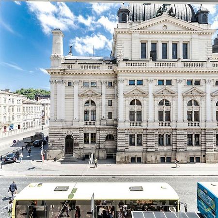 Opera House Apartment 2 Lviv Buitenkant foto