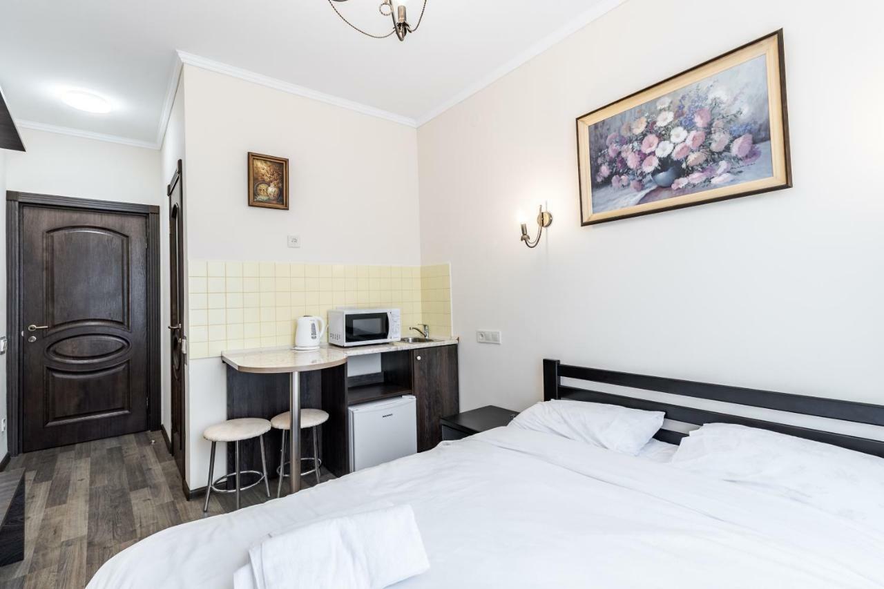 Opera House Apartment 2 Lviv Buitenkant foto
