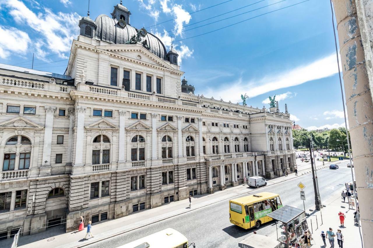 Opera House Apartment 2 Lviv Buitenkant foto